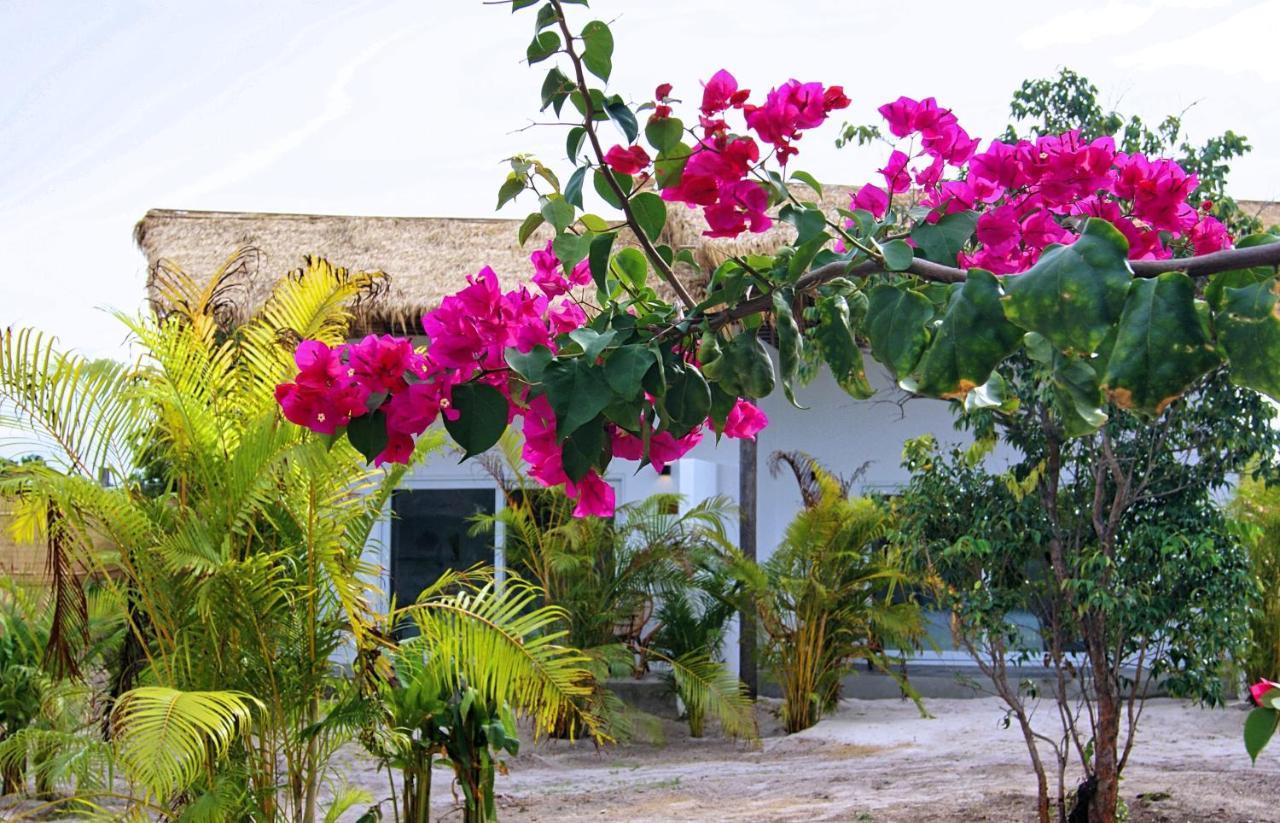 The Secret Garden Koh Rong Hotel Pagoda Beach Exterior photo